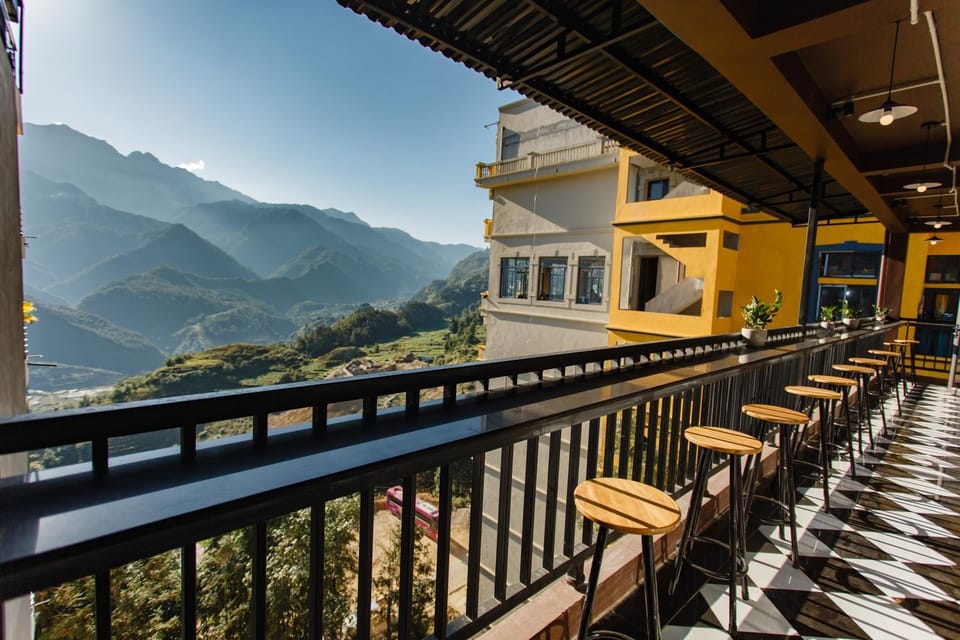 Property building, Patio, Nearby landmark, Day, Natural landscape, Activities, Activities, Summer, View (from property/room), Balcony/Terrace, Food and drinks, Other, Decorative detail, Floor plan, On site, Food, Text overlay, Mountain view, Lunch, Dinner, Seasons, Time of day, Location, Sunrise