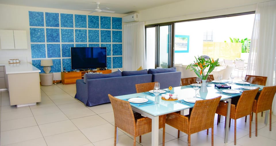 Living room, Dining area