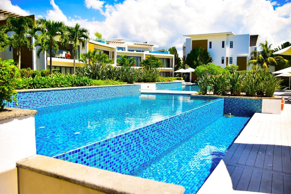Property building, Swimming pool, Swimming pool