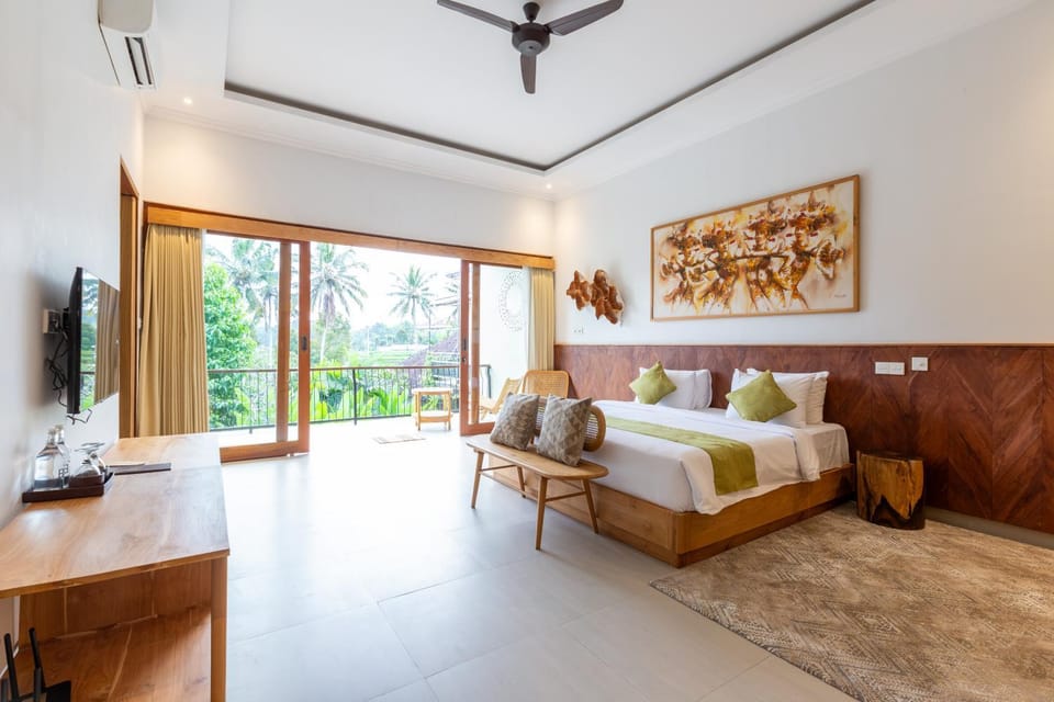Photo of the whole room, Bedroom