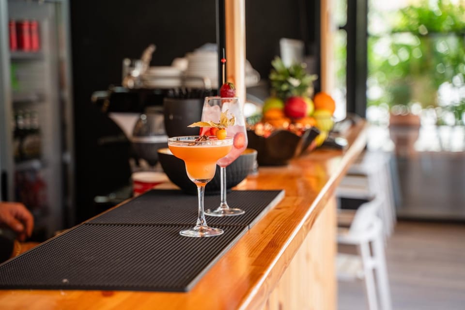 Lounge or bar, minibar