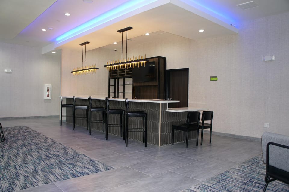Lounge or bar, Dining area