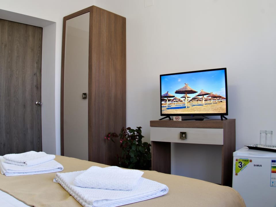 Bed, TV and multimedia, Bedroom, towels, wardrobe