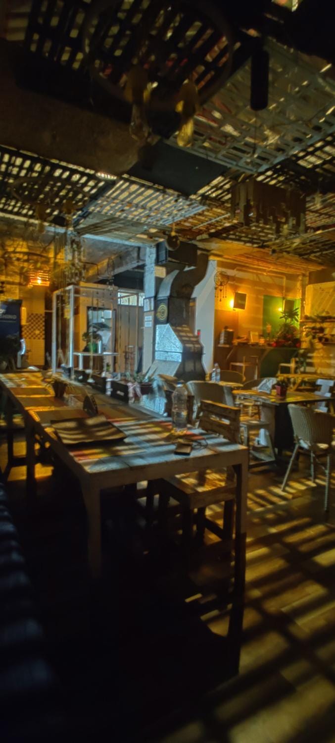 Restaurant/places to eat, Living room