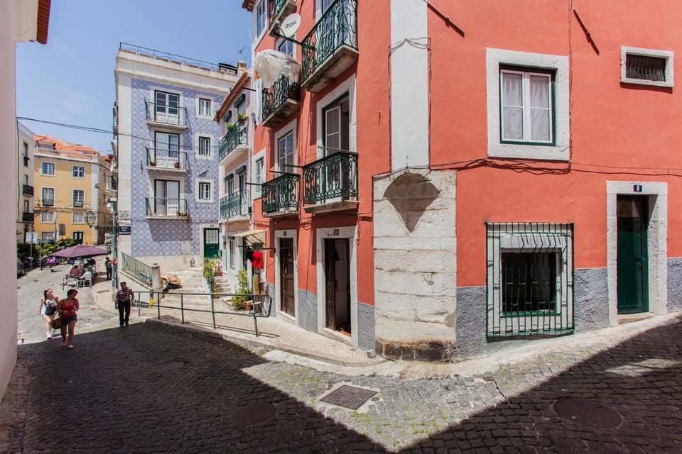 Facade/entrance, City view, Street view