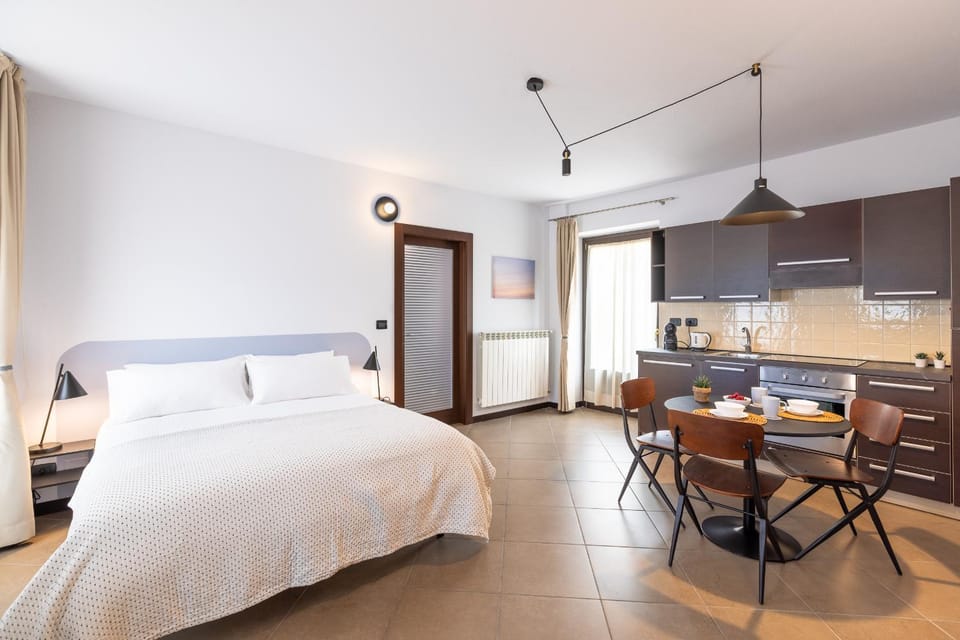 Bed, Kitchen or kitchenette, Living room, Dining area, Bedroom