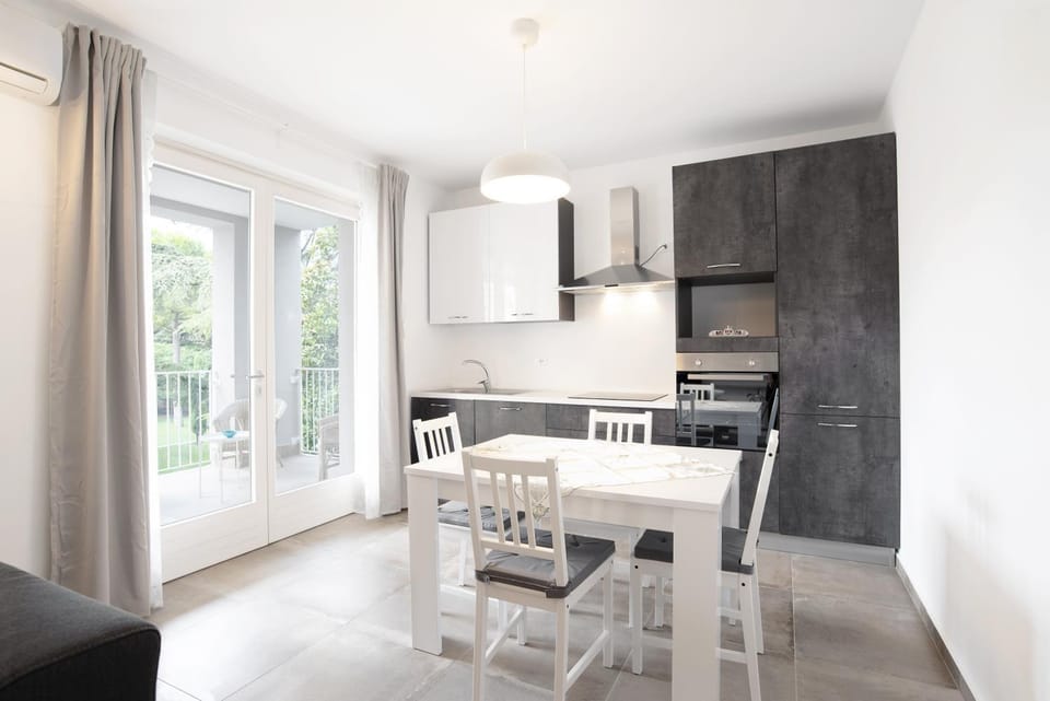 Property building, Kitchen or kitchenette, Living room