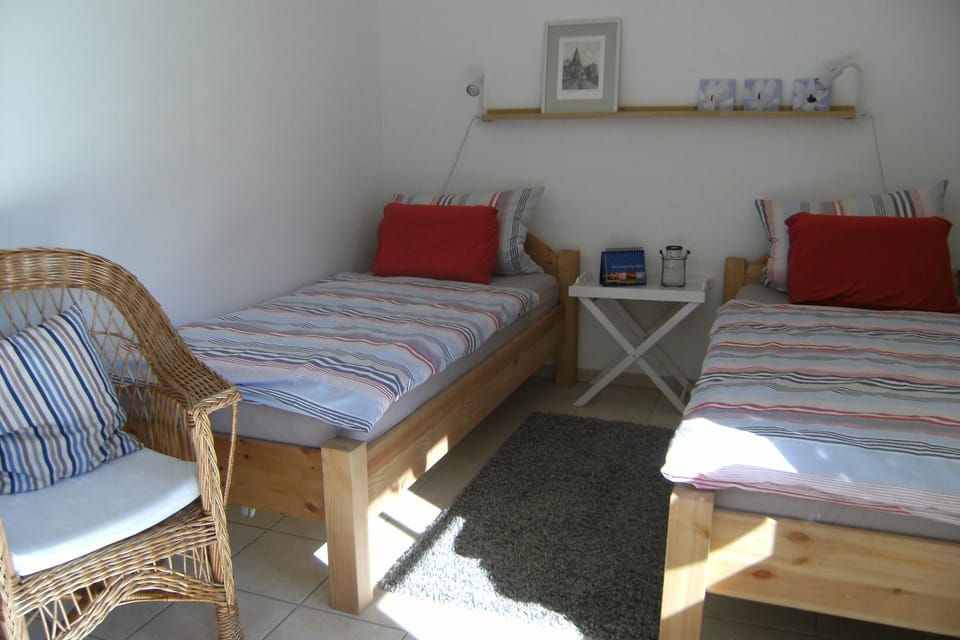 Property building, Living room, Bedroom