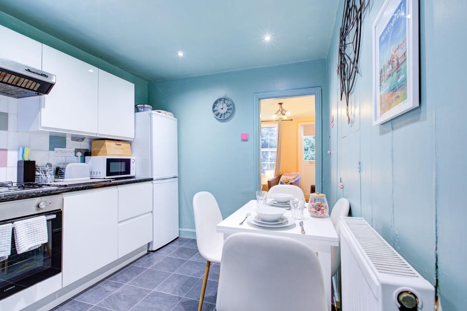 Cosy Cottage, Fireplace, Fenced Garden, Pets House in Colchester