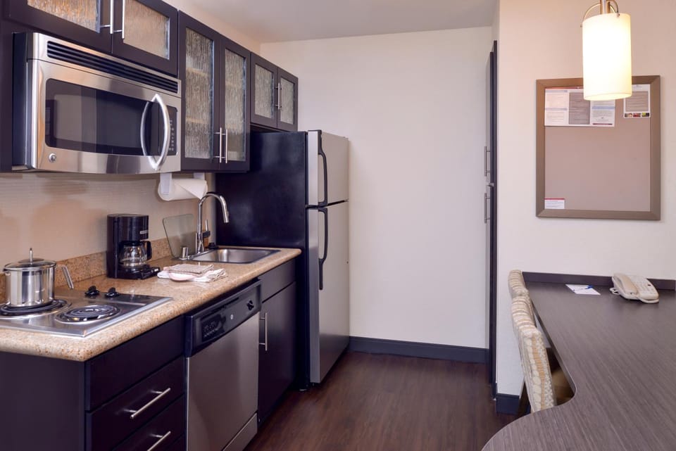 Kitchen or kitchenette, Dining area, kitchen