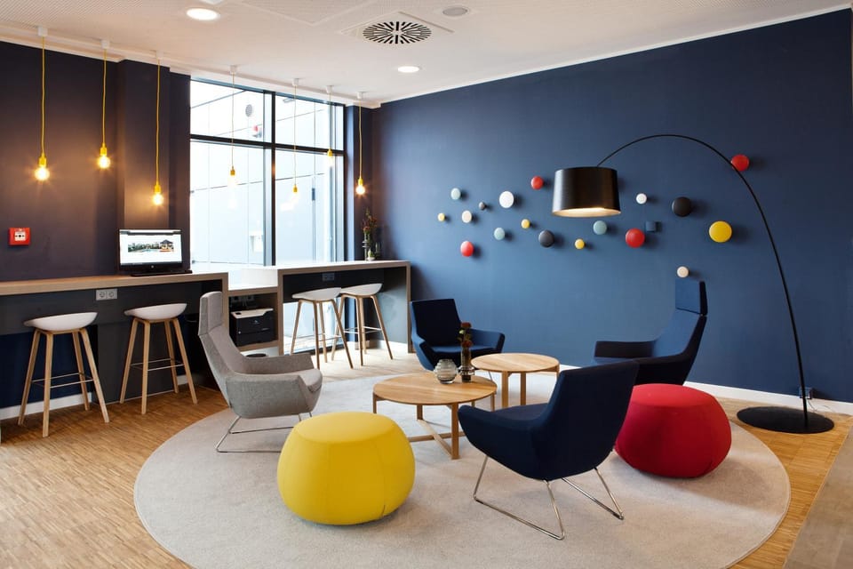 TV and multimedia, Living room, Lobby or reception, Food and drinks, Business facilities, Seating area, Drinks, furniture