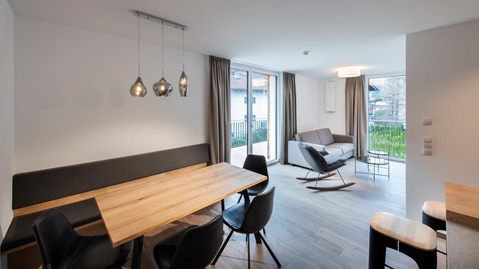 Living room, Seating area, Dining area