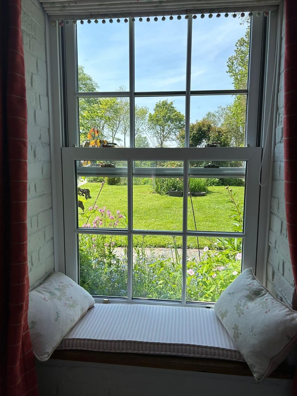 Cosy Cottage ground floor bedroom ensuite with private entrance Bed and Breakfast in Chichester District