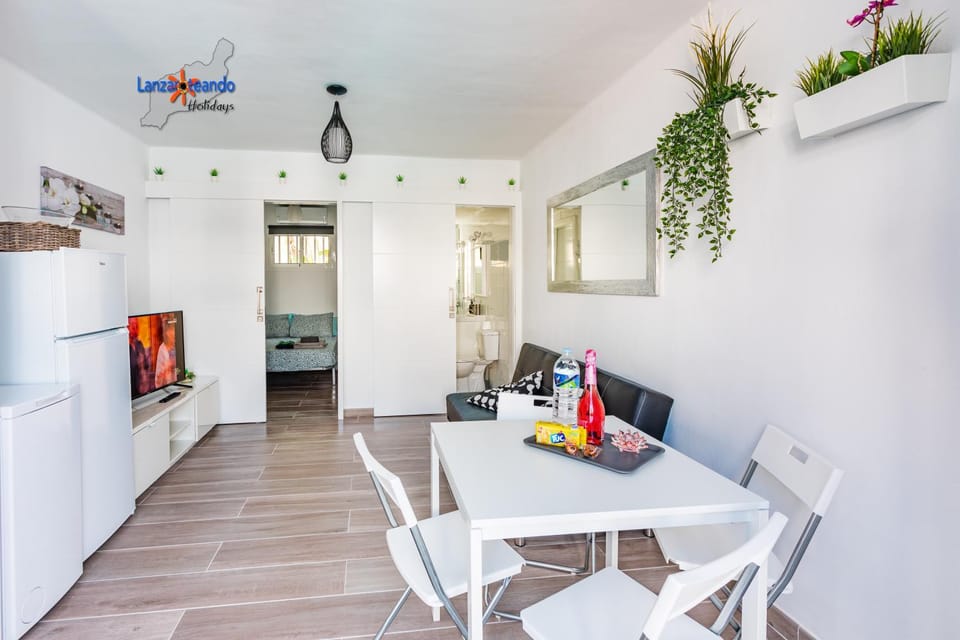 Living room, Photo of the whole room, Dining area