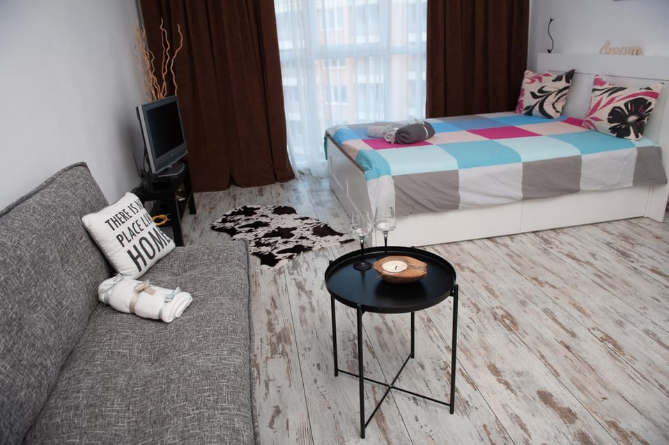 Communal lounge/ TV room, Bed, TV and multimedia, Seating area, Bedroom, towels