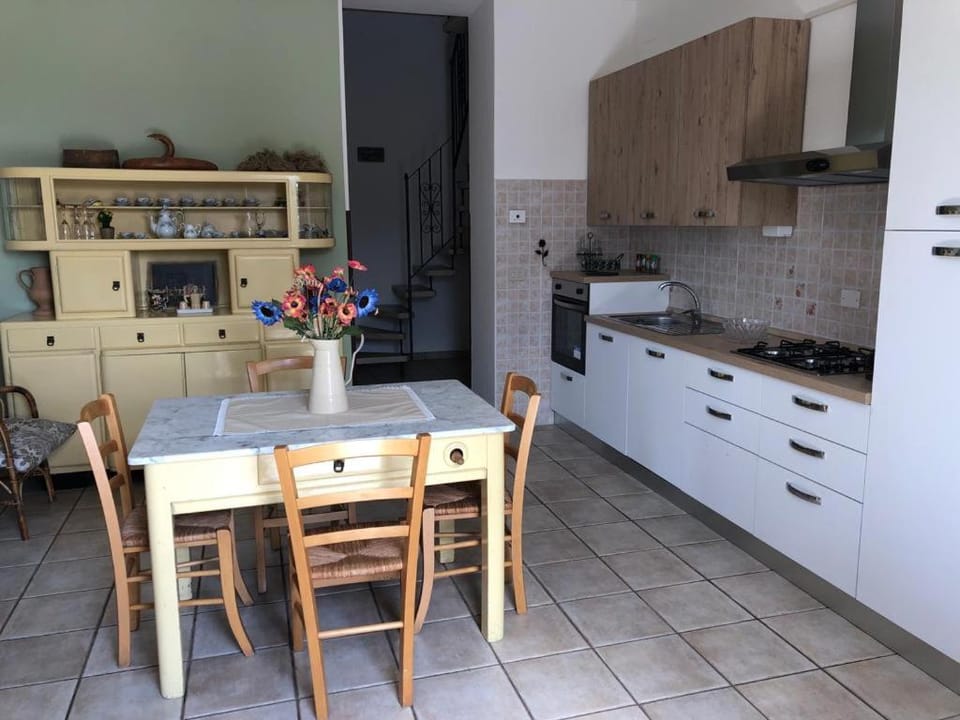 Kitchen or kitchenette, dishwasher, pet friendly, stove