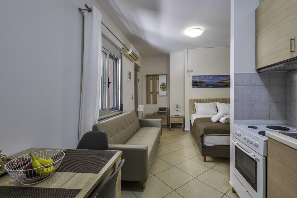 Dining area, kitchen