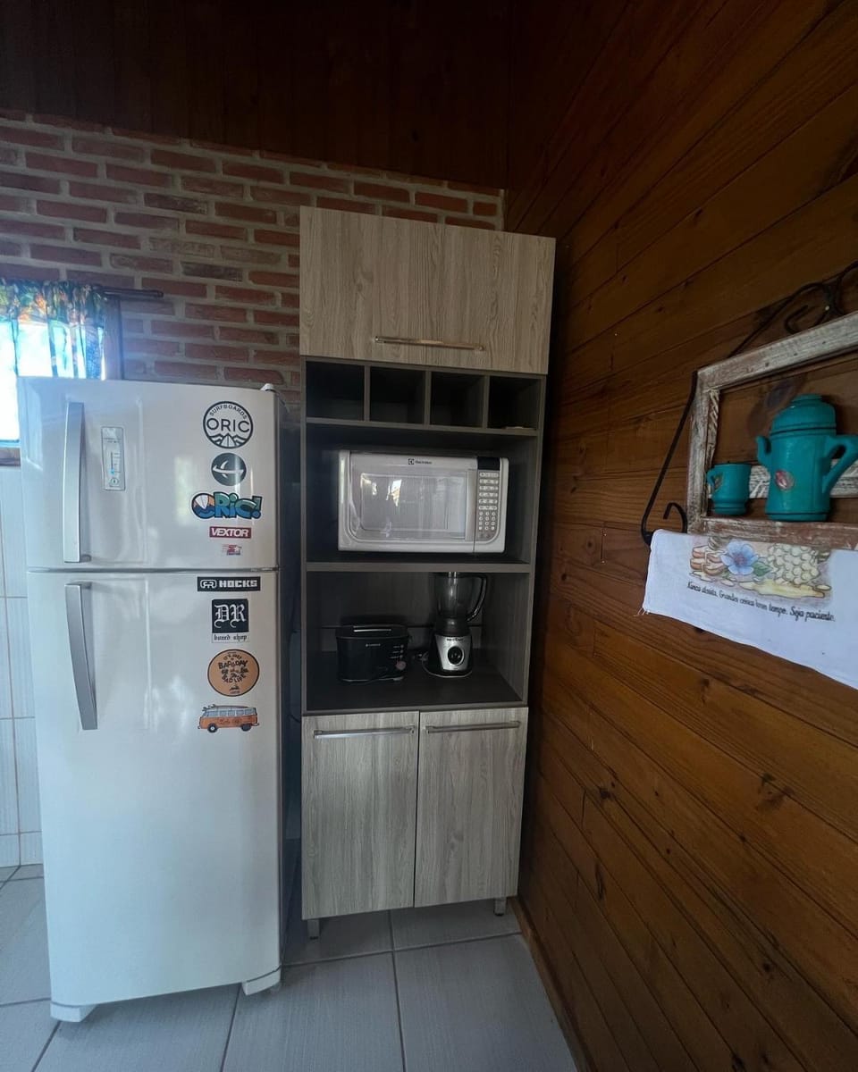 Kitchen or kitchenette, minibar