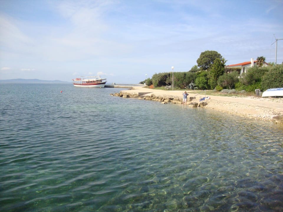 Neighbourhood, Beach