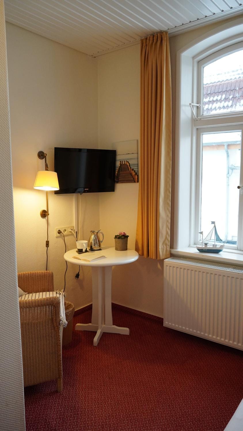 Pension Hilligenlei Zi 01 EZ Bed and Breakfast in Nordfriesland