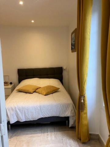 APPARTEMENT T2 RER CACHAN Apartment in Île-de-France