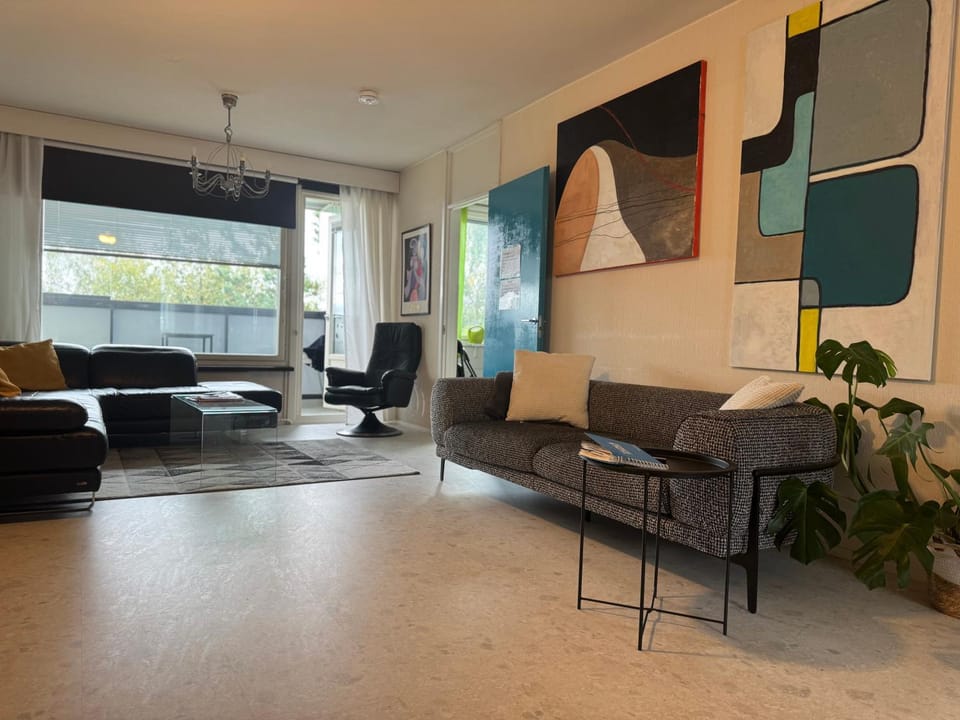 Iso kolmio ydinkeskustassa 1-6 hlö Ilm.parkit Apartment in Finland