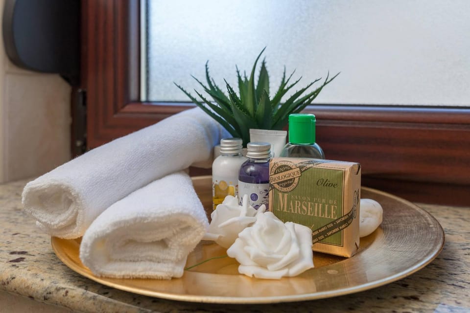 Bathroom, Decorative detail