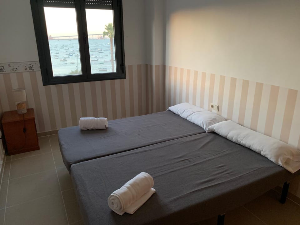 Bed, Photo of the whole room, Decorative detail, Bedroom, Area and facilities