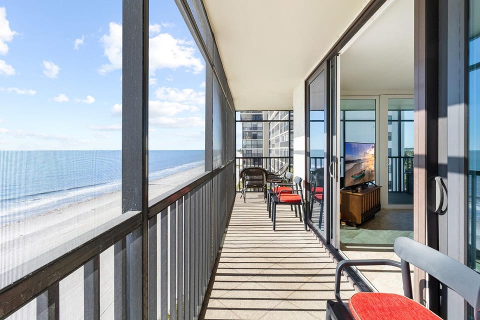 Direct Beachfront Unit - Shores of Madeira #505 Apartment in Redington Beach