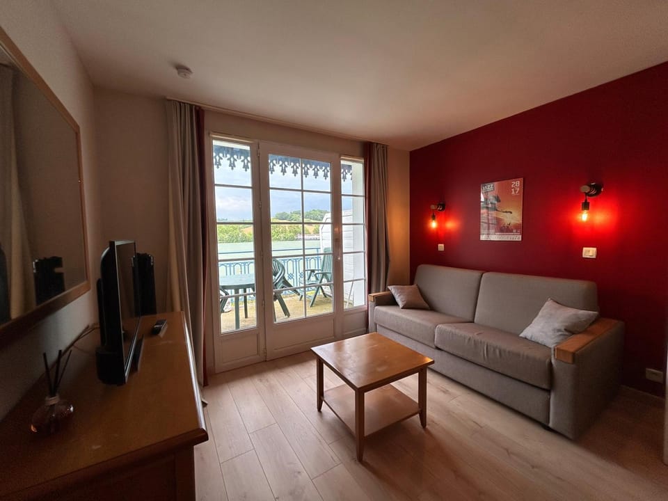Appt HAMEAU DU LAC, avec piscine Apartment in Occitanie
