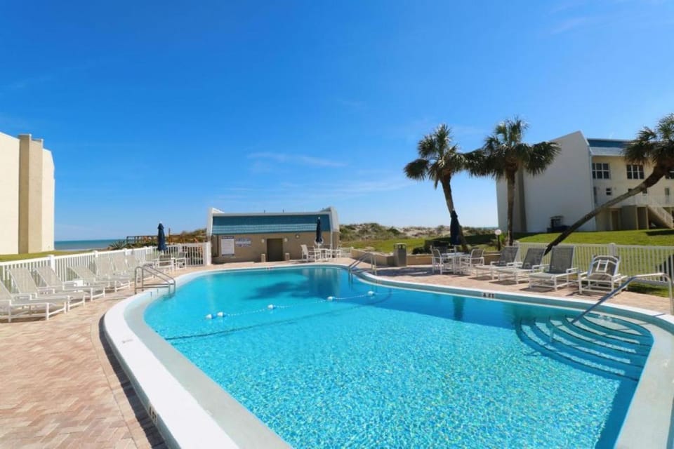 Tradewinds 51 House in Crescent Beach