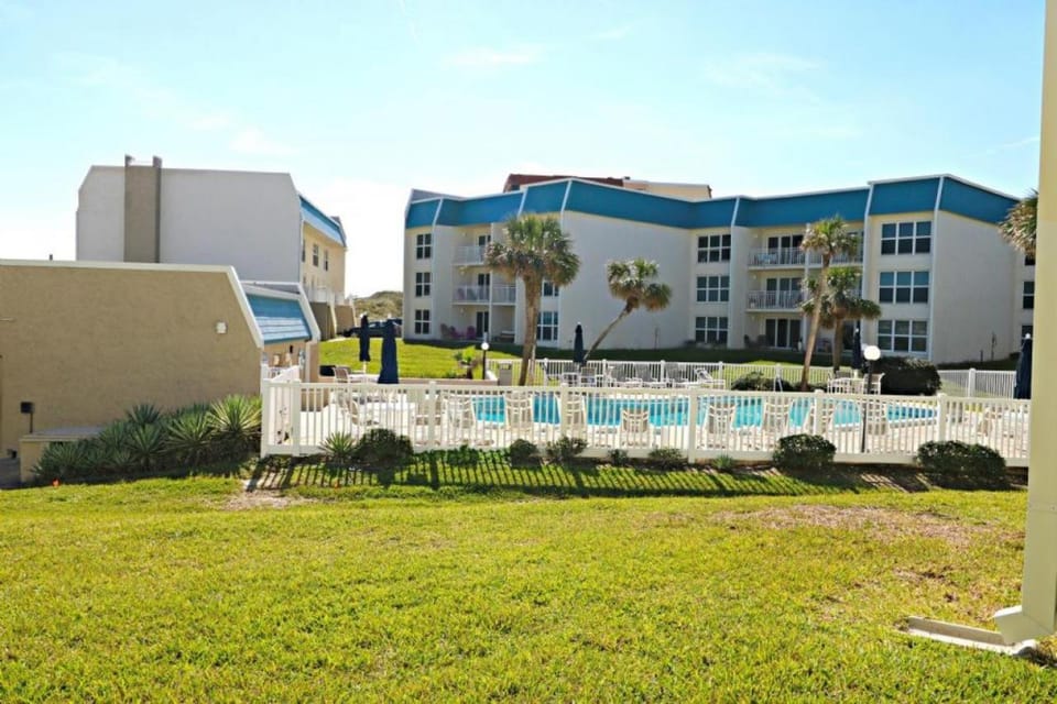 Tradewinds 51 House in Crescent Beach