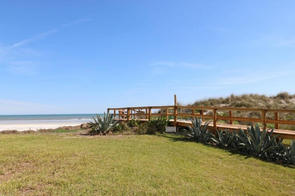 Tradewinds 51 House in Crescent Beach
