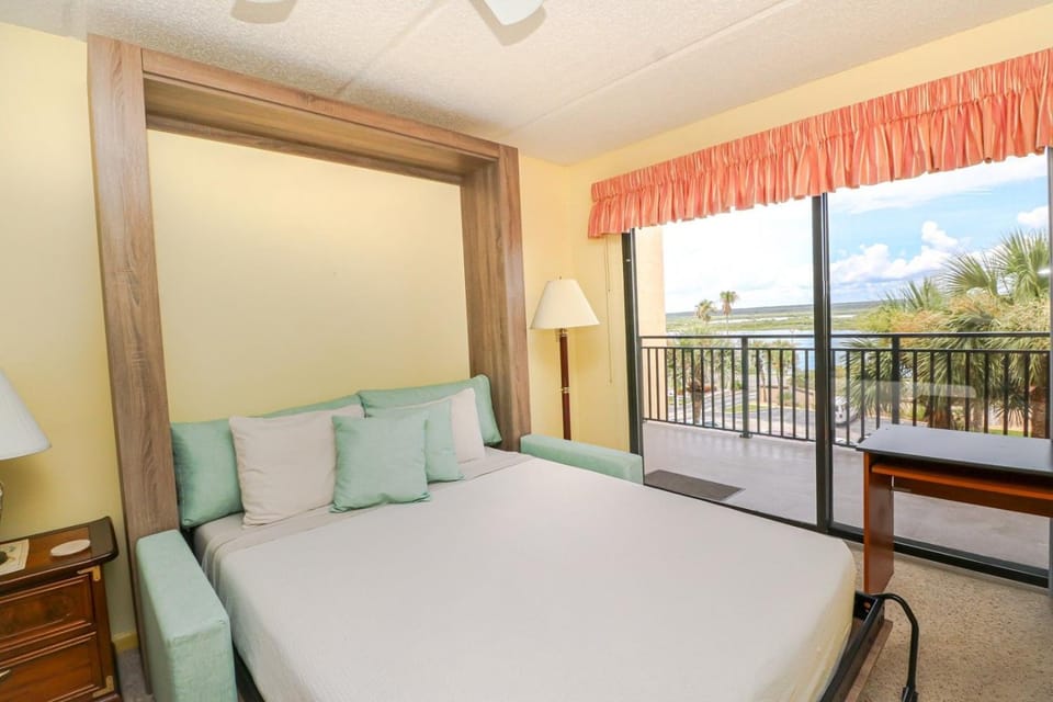 Windjammer 212 House in Crescent Beach