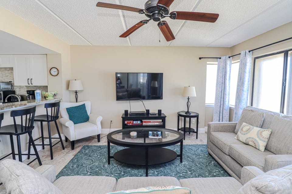 Windjammer 216 House in Crescent Beach