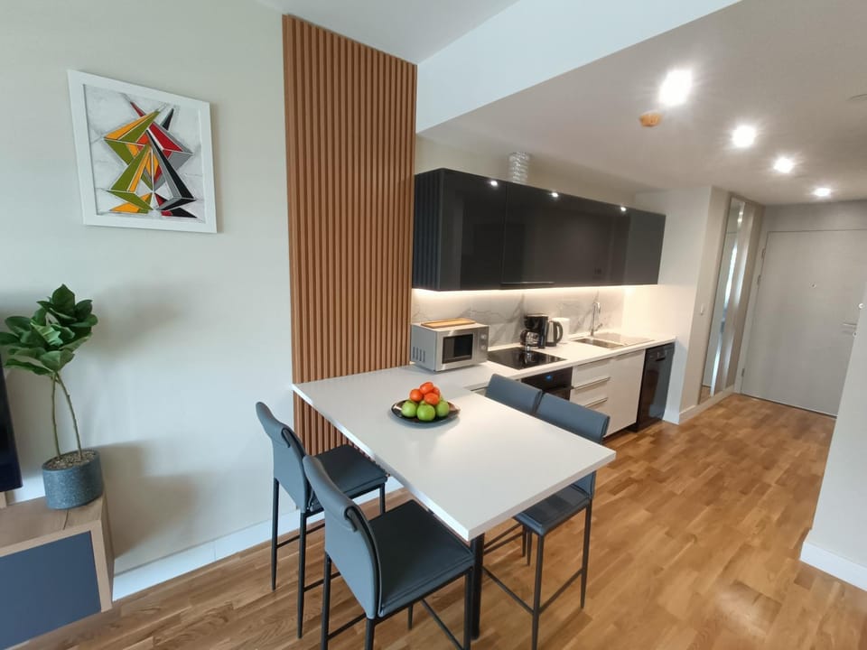 Kitchen or kitchenette, Dining area, minibar, pet friendly, stove
