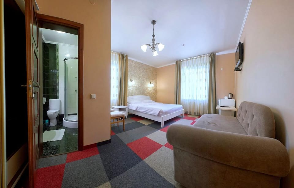 Bed, Living room, Photo of the whole room, Seating area, Bedroom