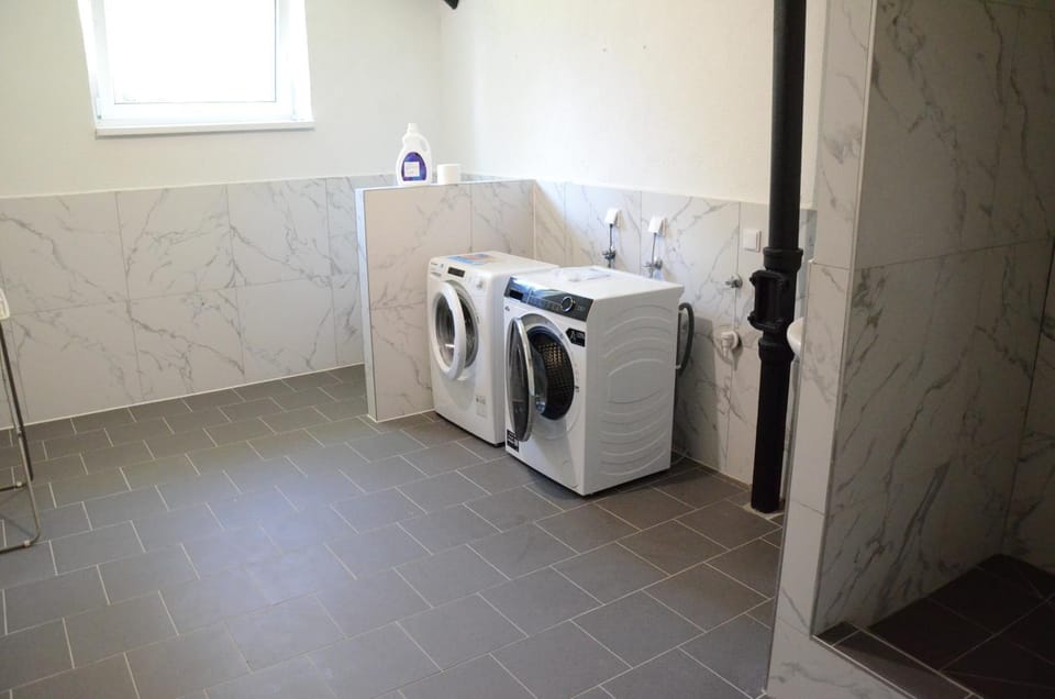 Shower, Toilet, laundry, washing machine