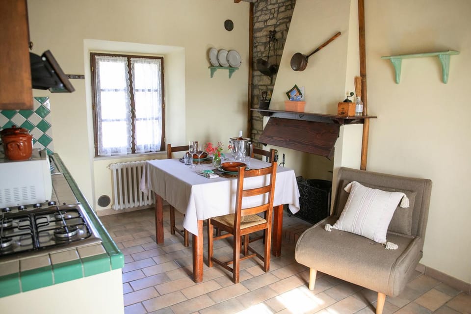 Kitchen or kitchenette, Seating area, Dining area