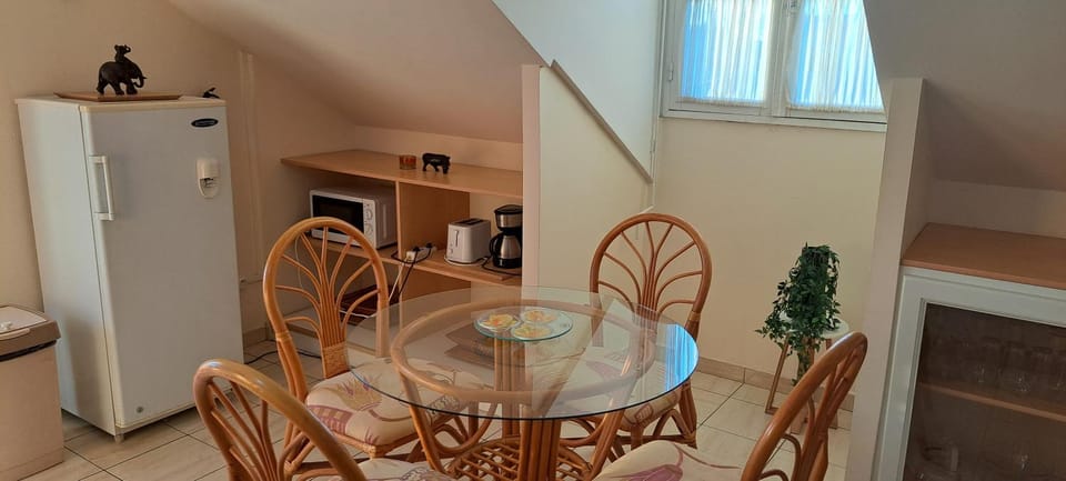 Logement spacieux deux pièces à Baie Mahault Apartment in Leeward Islands