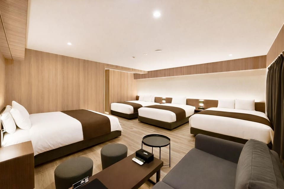 Bed, Photo of the whole room, Seating area