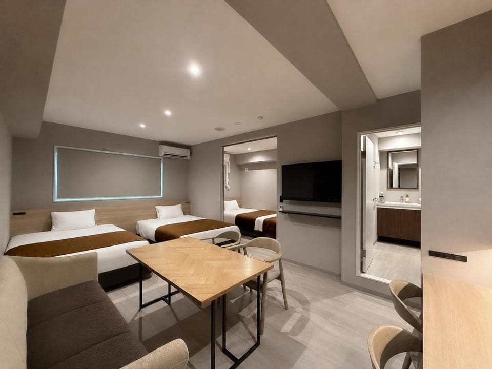 Bed, TV and multimedia, Photo of the whole room, Seating area, Dining area, Bedroom