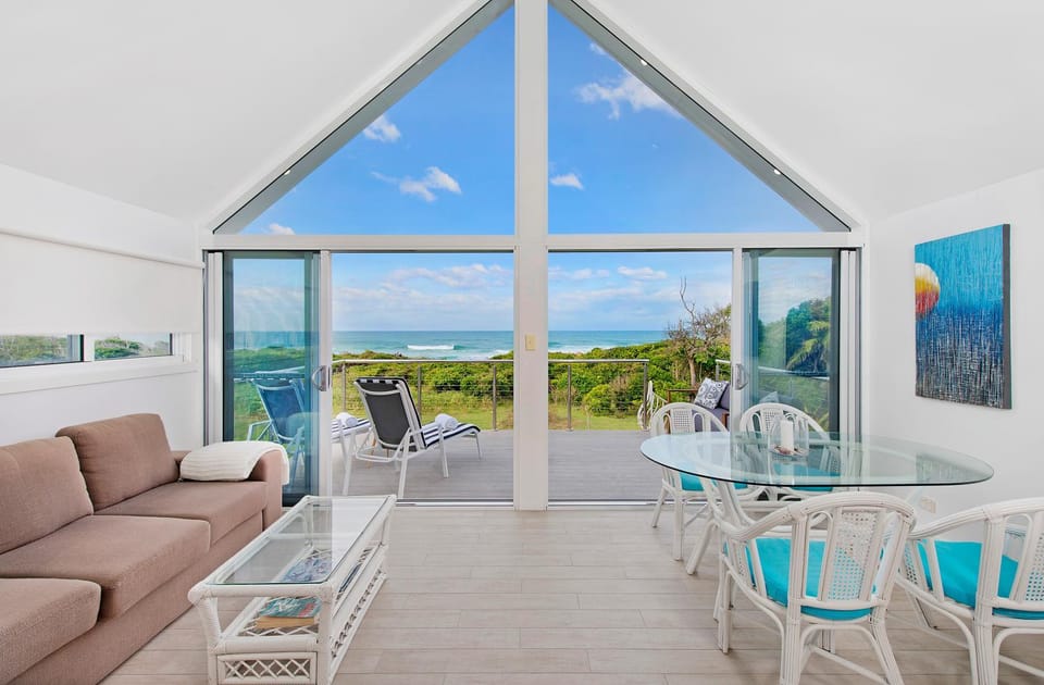 Patio, Natural landscape, View (from property/room), Balcony/Terrace, Living room, Seating area, Dining area, Sea view