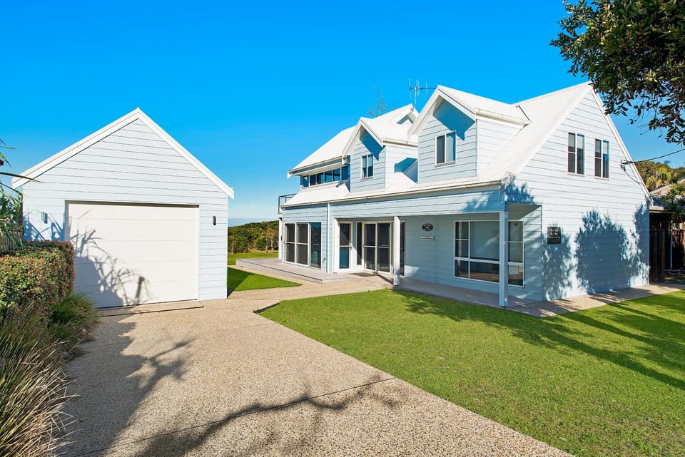 Property building, Facade/entrance, Garden