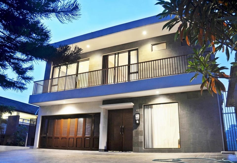 Kamala Plantation View Villa 10 Bedrooms With a Private Heated Infinity Pool and a Billiard Table Villa in Bandung
