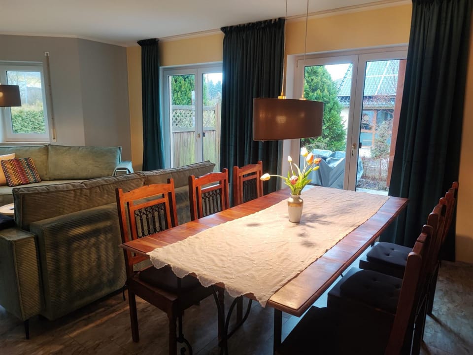 Living room, Dining area