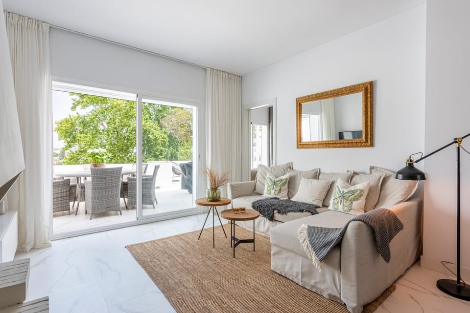 Azahara 2, Contemporary Scandinavian style open plan apartment with 2 terraces Apartment in Marbella