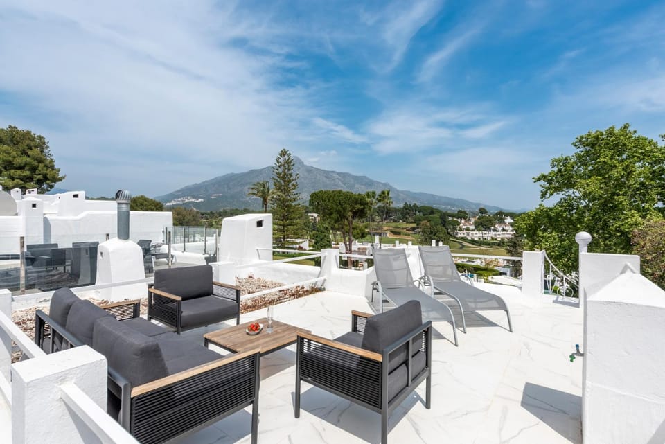 Azahara 2, Contemporary Scandinavian style open plan apartment with 2 terraces Apartment in Marbella