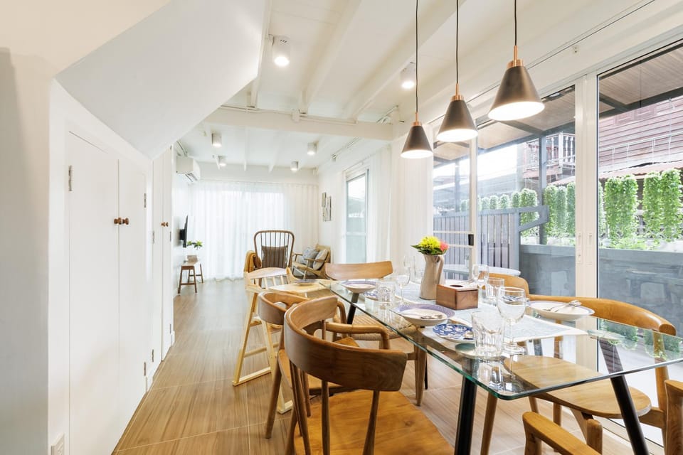 Living room, Dining area