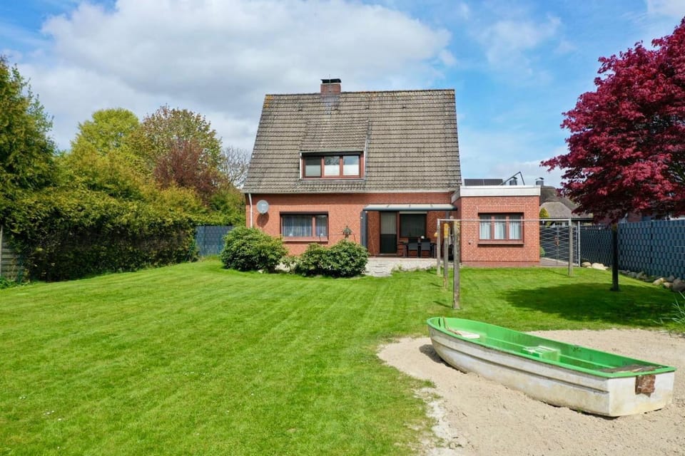 Property building, Spring, Day, Garden, Garden view